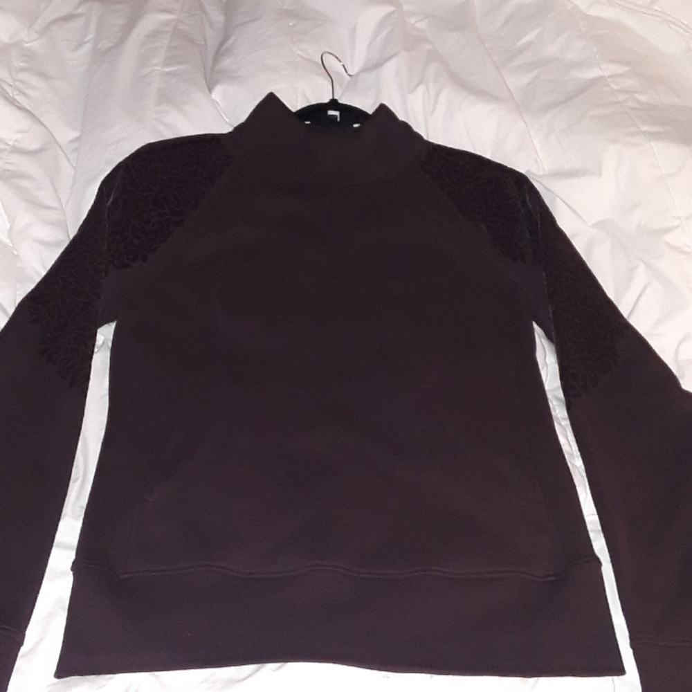LULULEMON  ATHLETICA added photos
